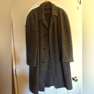 Mens Pure Scottish Wool Topcoat, black& white Tweed, size Large? Excellent cond.